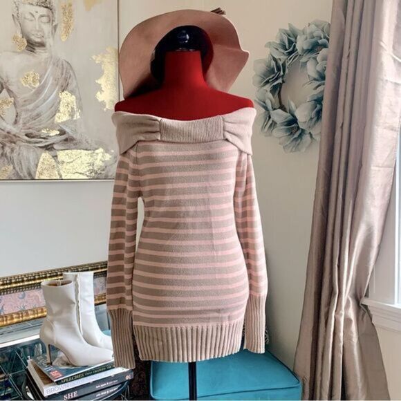 APOSTROPHE OFF SHOULDER SWEATER - Picture 1 of 8